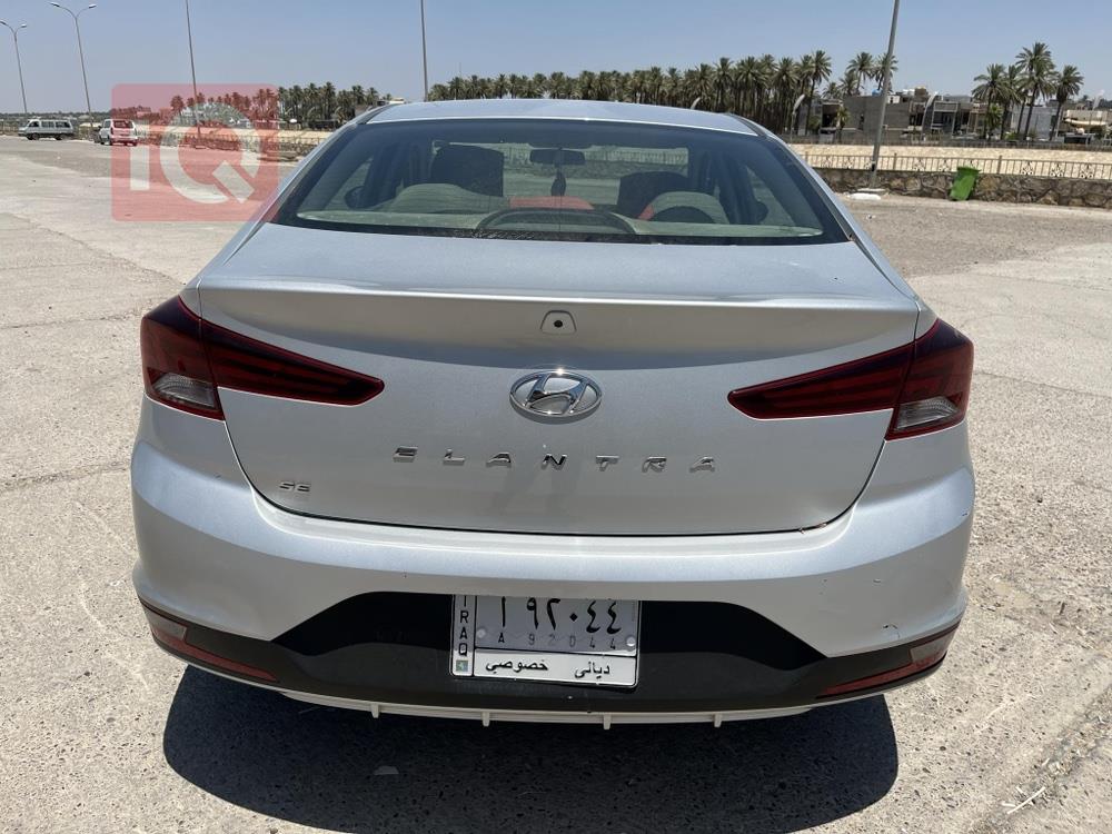 هیوندای ئەلەنترا